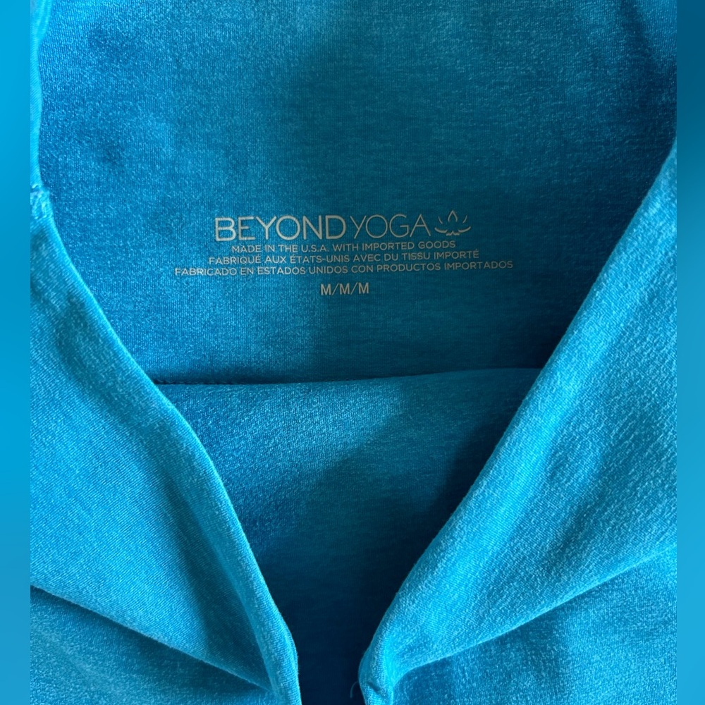 Beyond Yoga Surfer Blue SpaceDye Short and Slim Racer Back Tank Medium - Picture 4 of 7